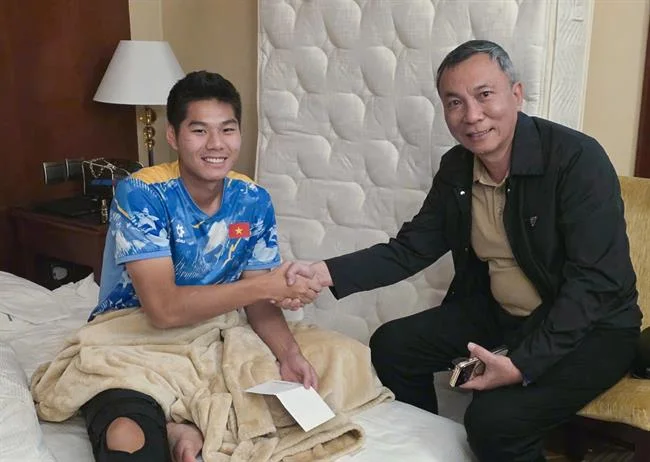 Một tài liệu chính sách quyền riêng tư với biểu tượng khóa và các yếu tố bảo mật, thể hiện cam kết của f18678 apk đối với việc bảo vệ dữ liệu người dùng.